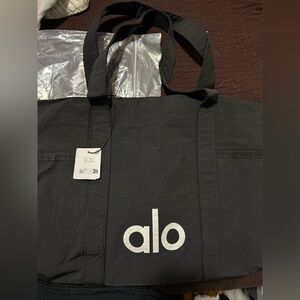 ALO Yoga Traverse Tote bag in black